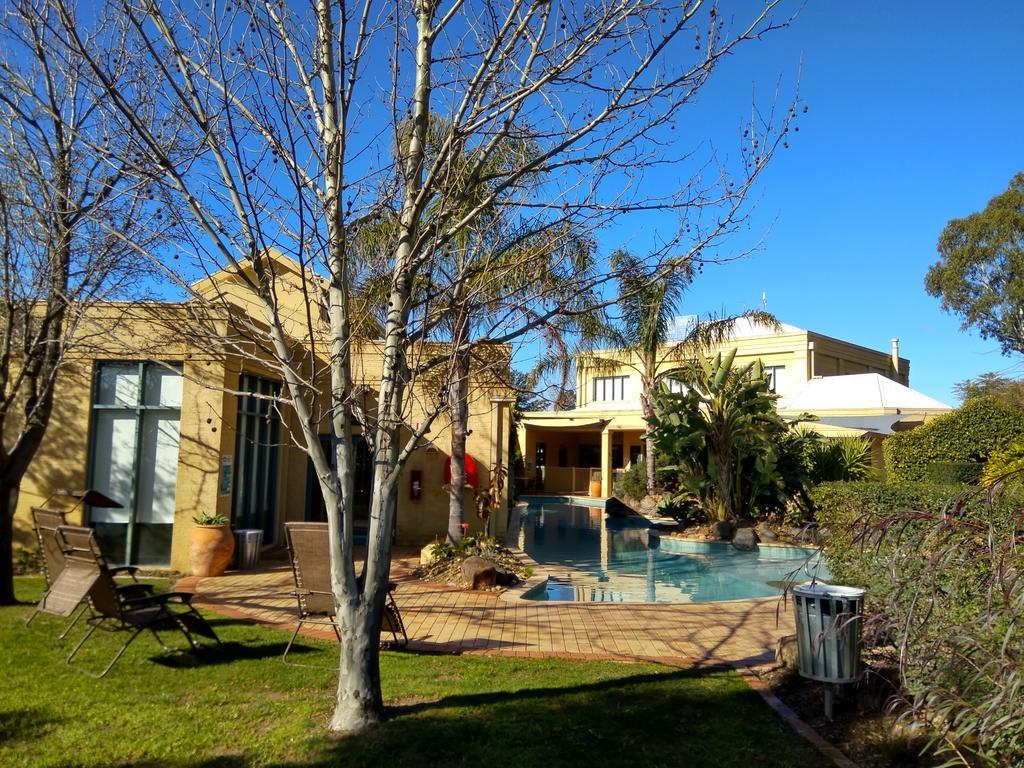 Madison Spa Motel - Adults Only Moama Exterior photo