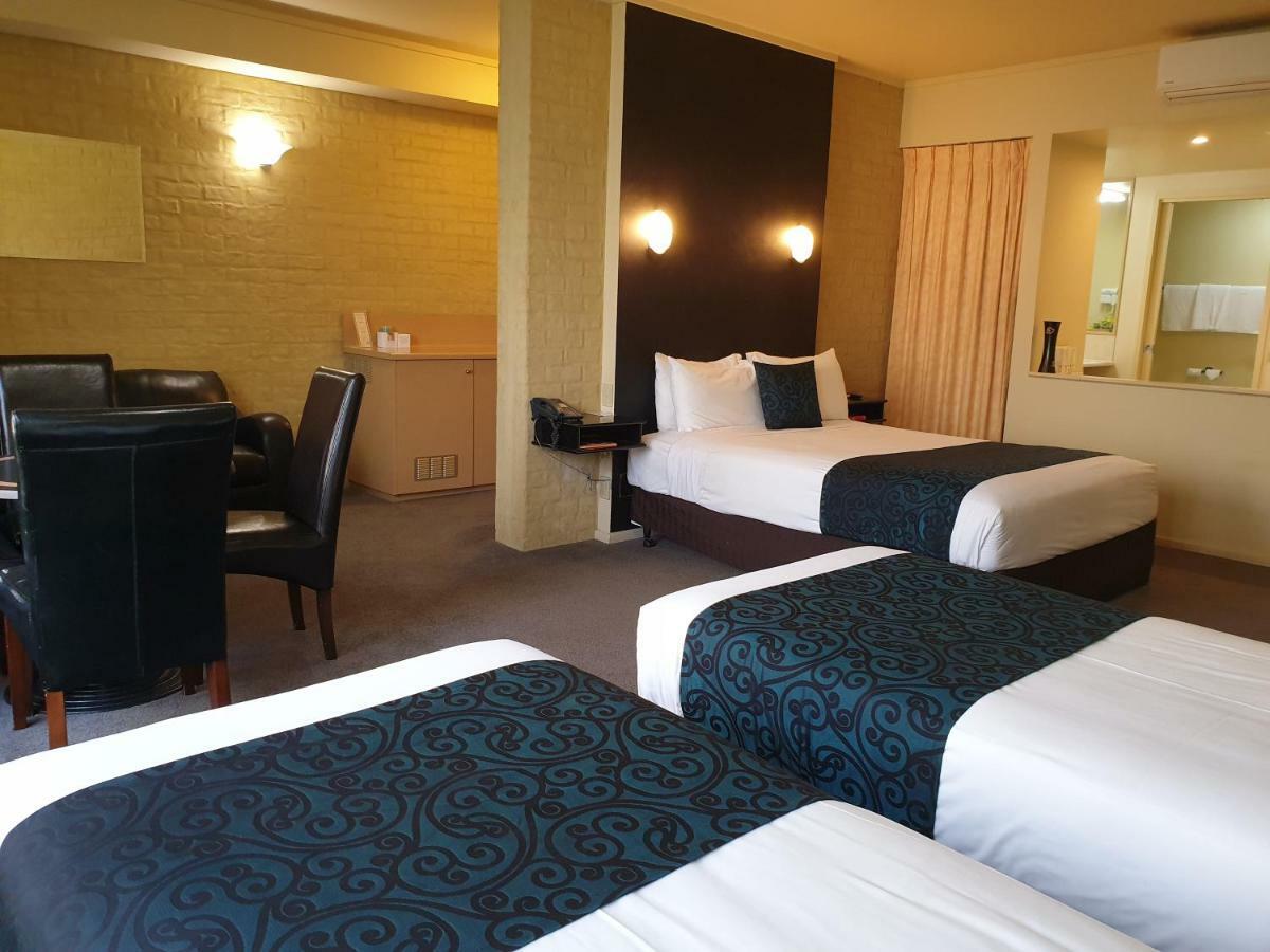 Madison Spa Motel - Adults Only Moama Exterior photo